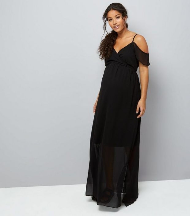 мода для беременных 2022: черное длинное платье