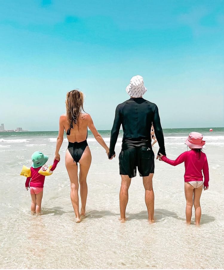 Анна Хилькевич в Дубай отдыхает с дочерьми