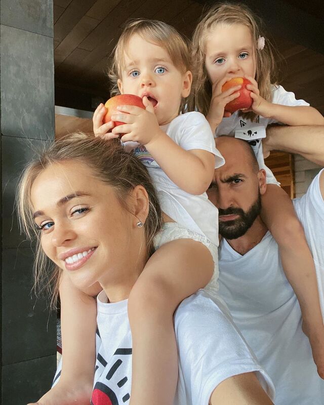 Анна Хилькевич в Дубай отдыхает с дочерьми