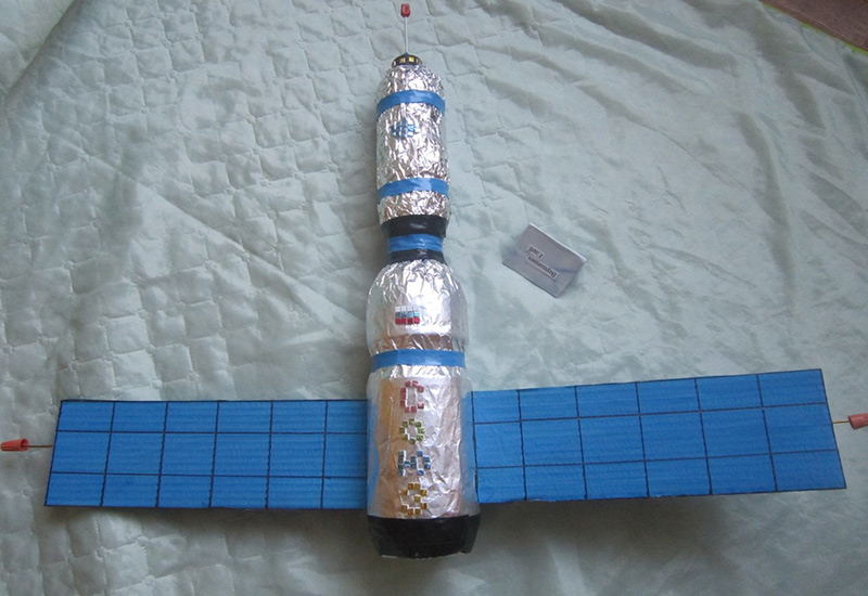 Ракета из пластиковых бутылок ко дню космонавтики