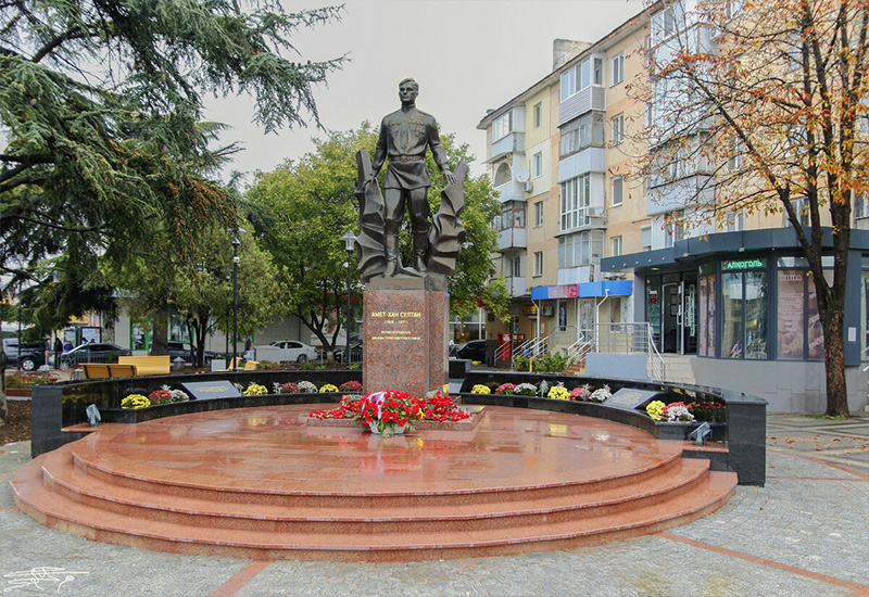 Памятник Ахмет-Хан Султану в Симферополе