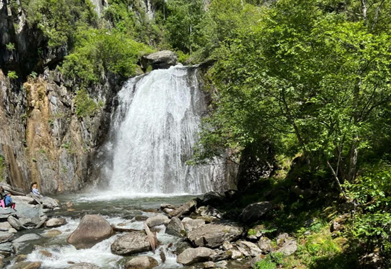 Корбу водопад на Алтае