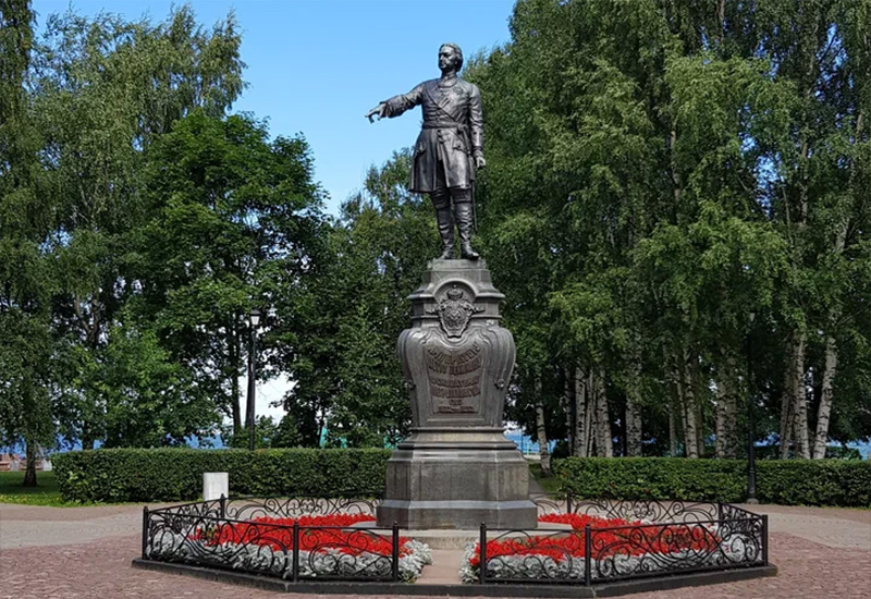 Петр I памятник в Петрозаводске