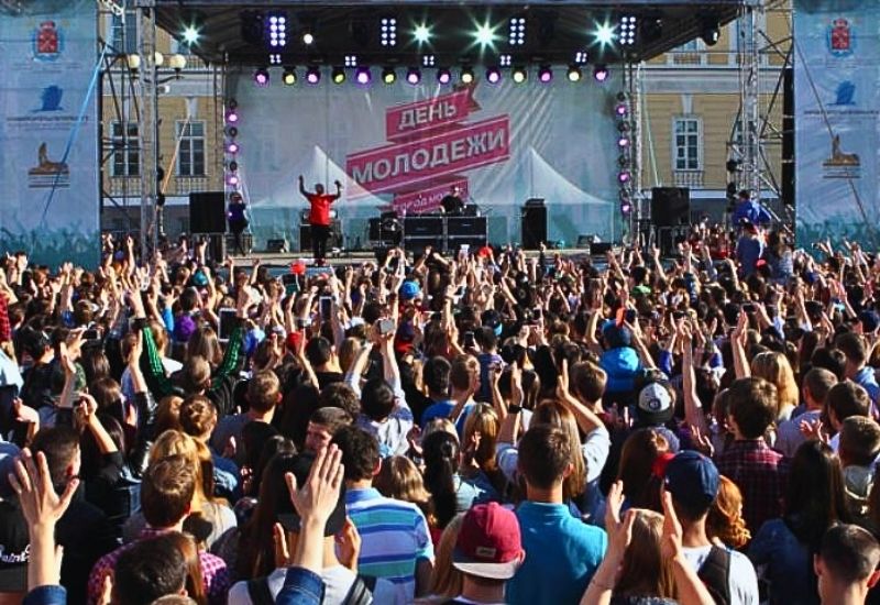 Концертная программа на день молодежи в Москве
